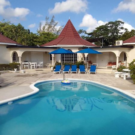 Whistling Villa Runaway Bay Extérieur photo