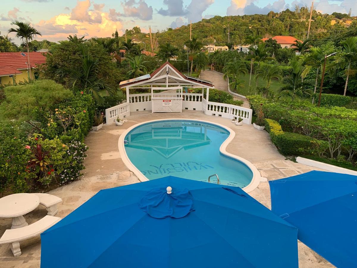 Whistling Villa Runaway Bay Extérieur photo