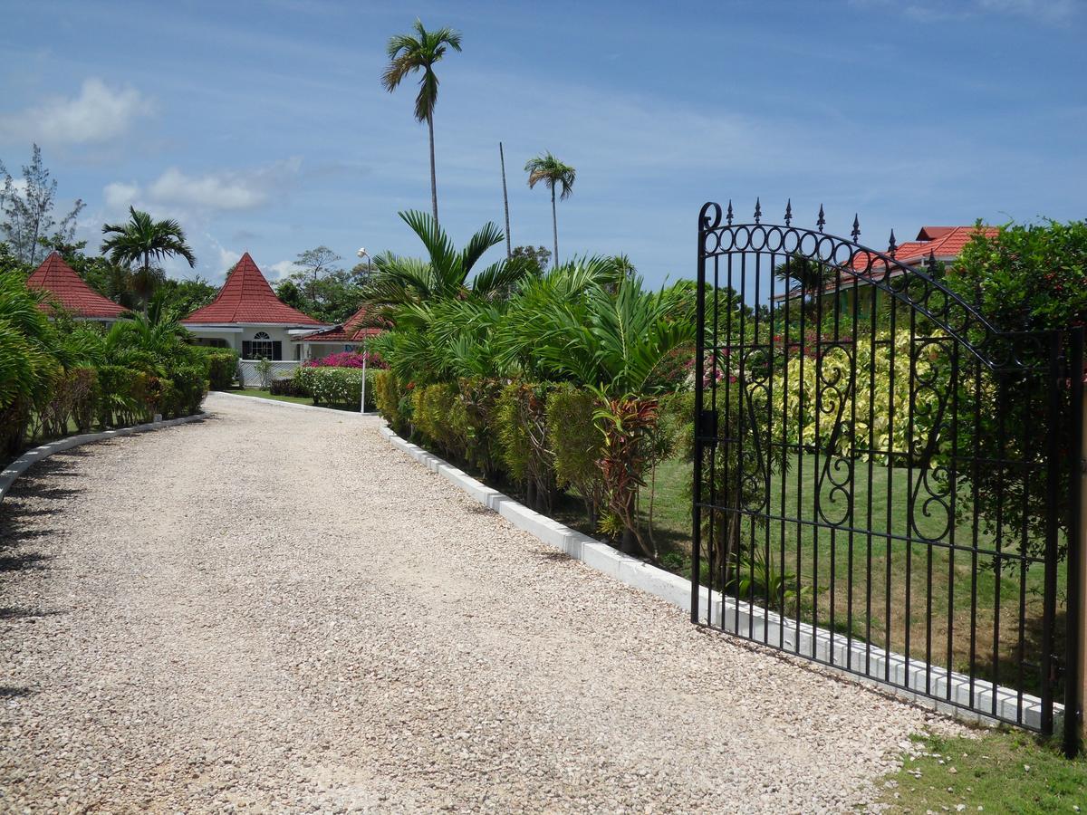 Whistling Villa Runaway Bay Extérieur photo