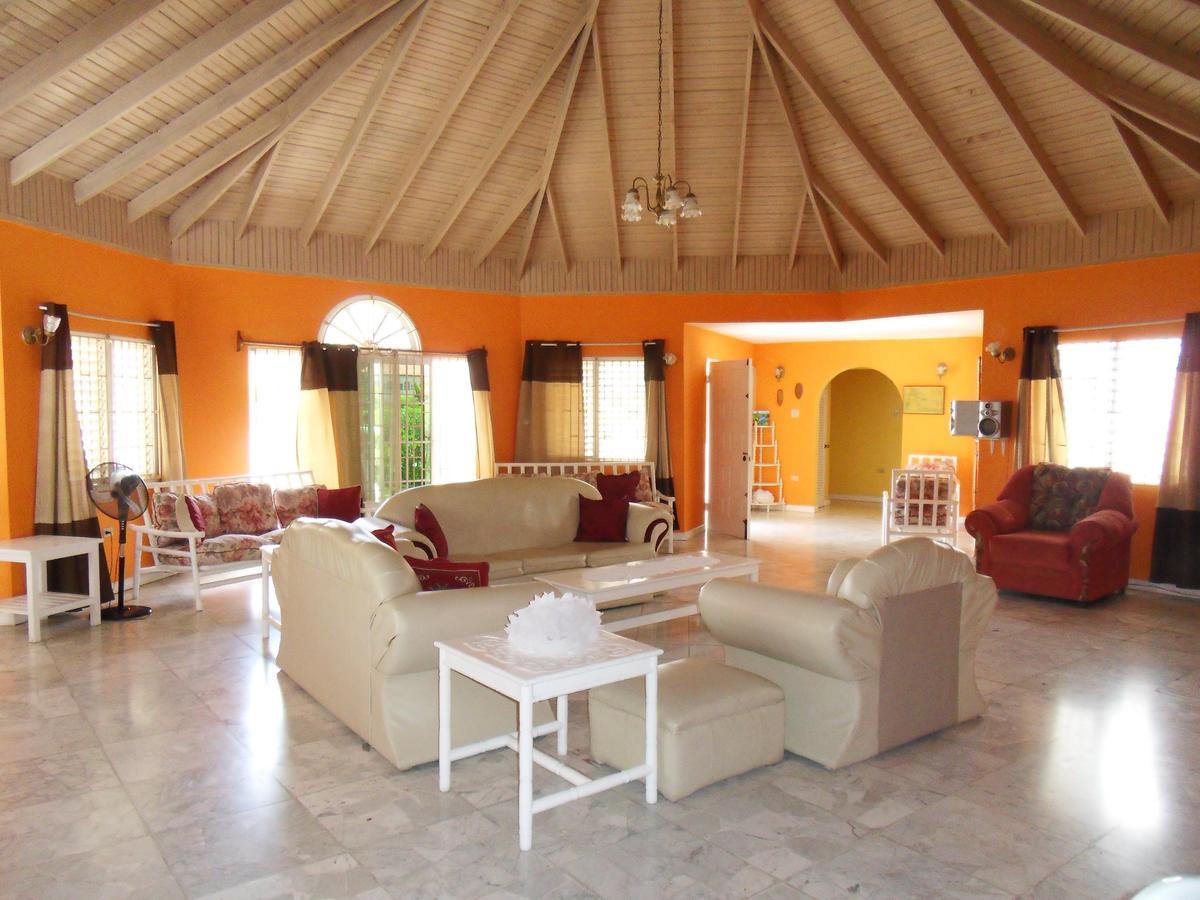 Whistling Villa Runaway Bay Extérieur photo