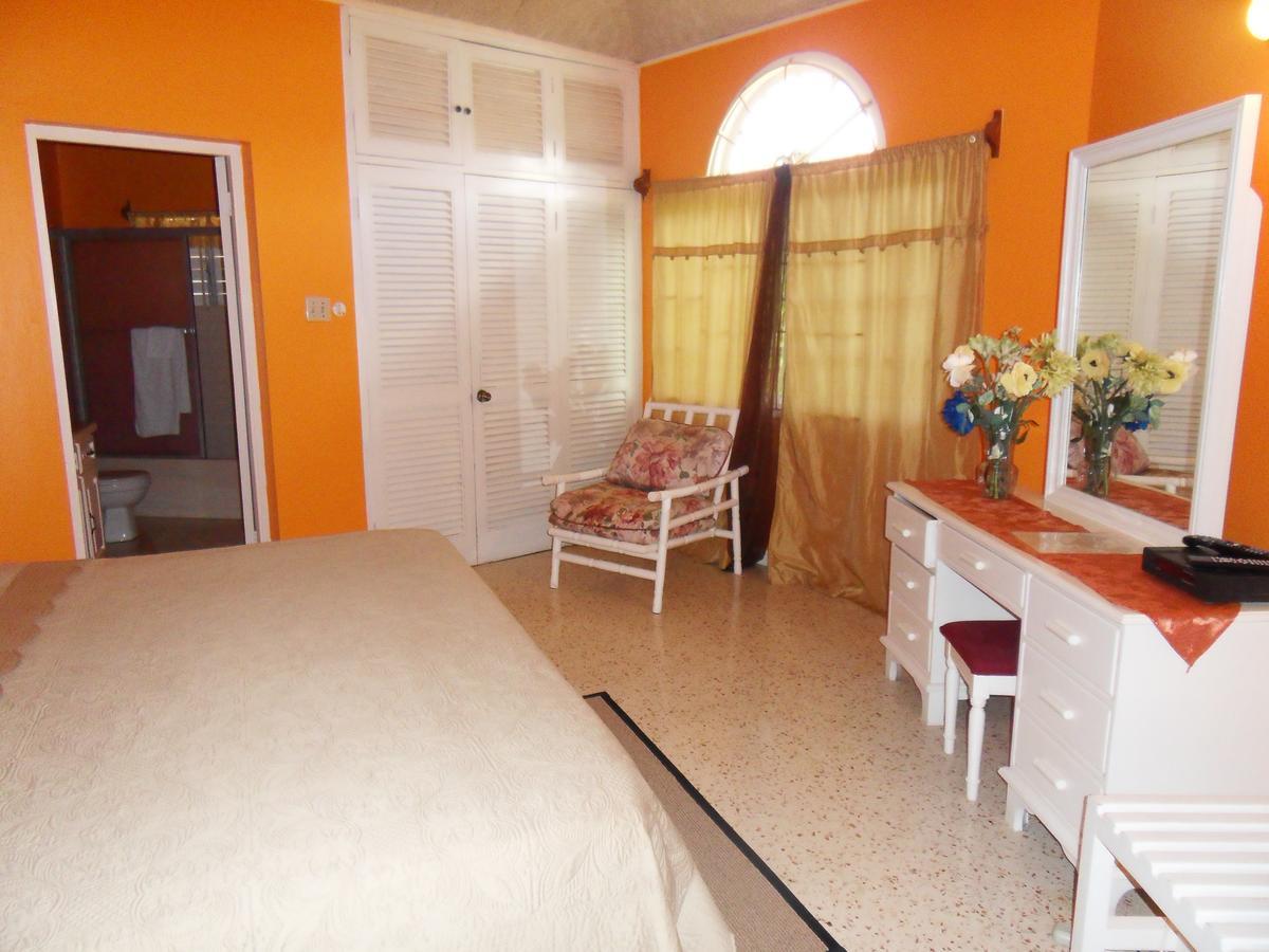 Whistling Villa Runaway Bay Extérieur photo