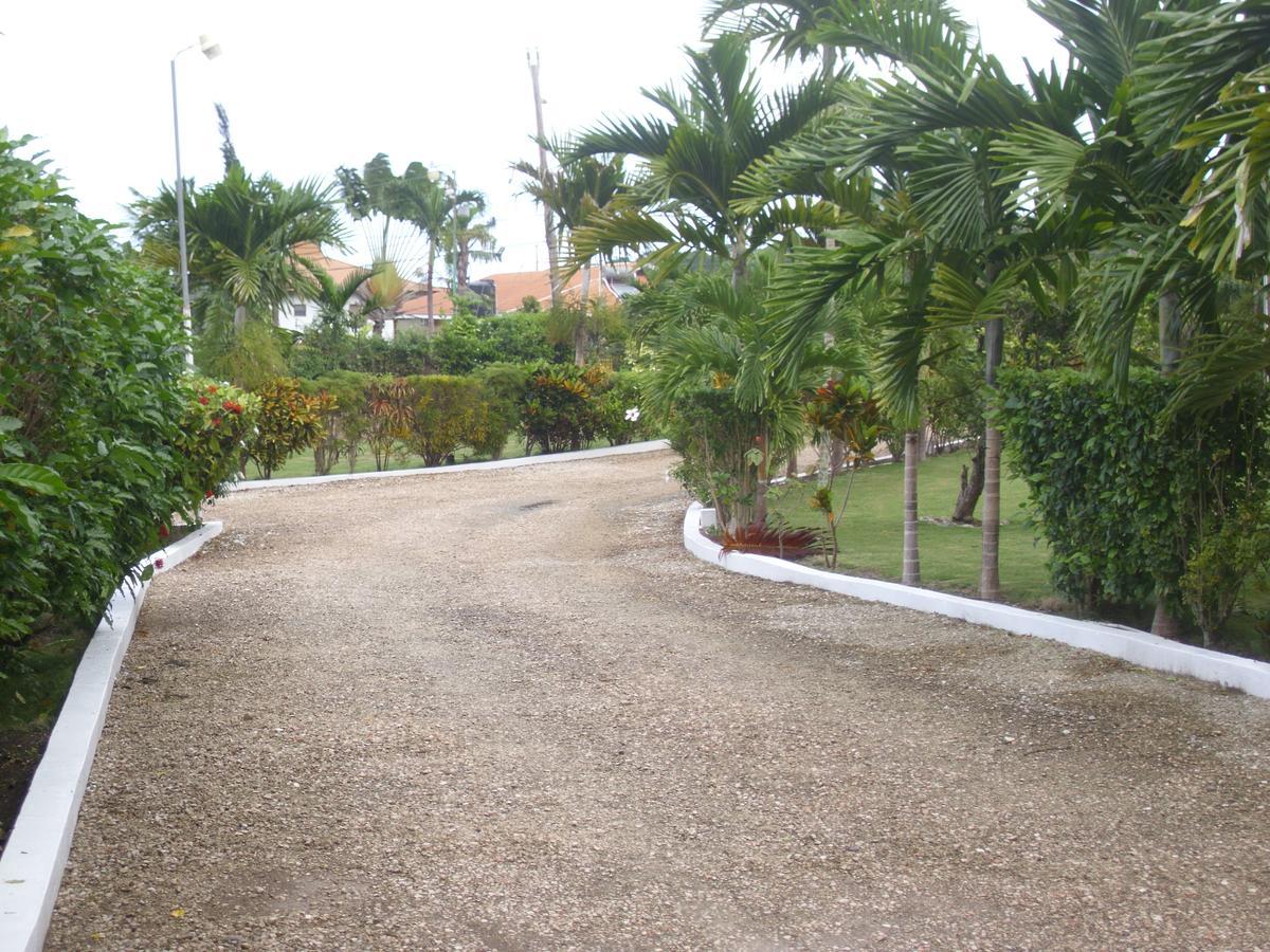 Whistling Villa Runaway Bay Extérieur photo